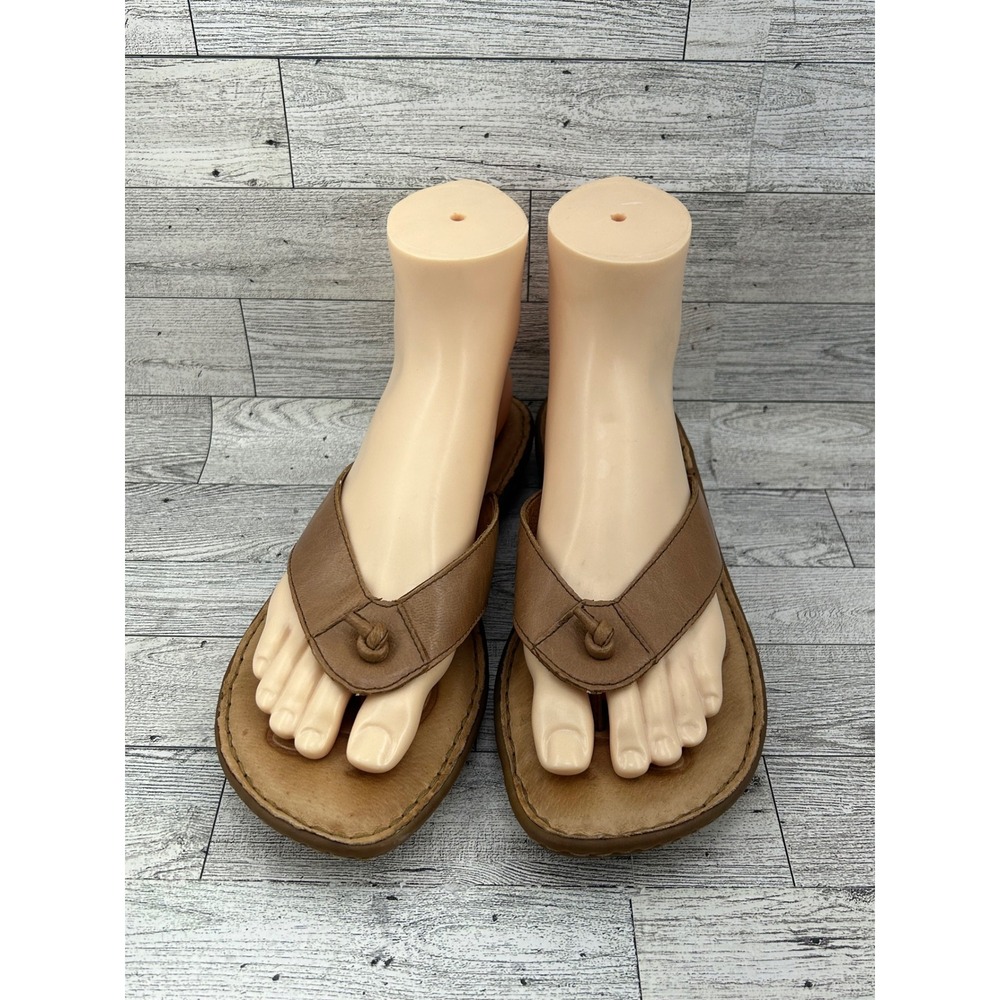 Born Tan Leather Thong Sandals Comfort Casual Summer Slip On Shoes Womens Size 8